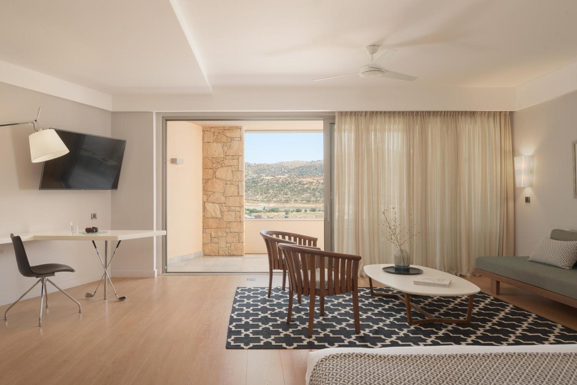 Executive Suite mit Blick auf den Golfplatz und die Berge