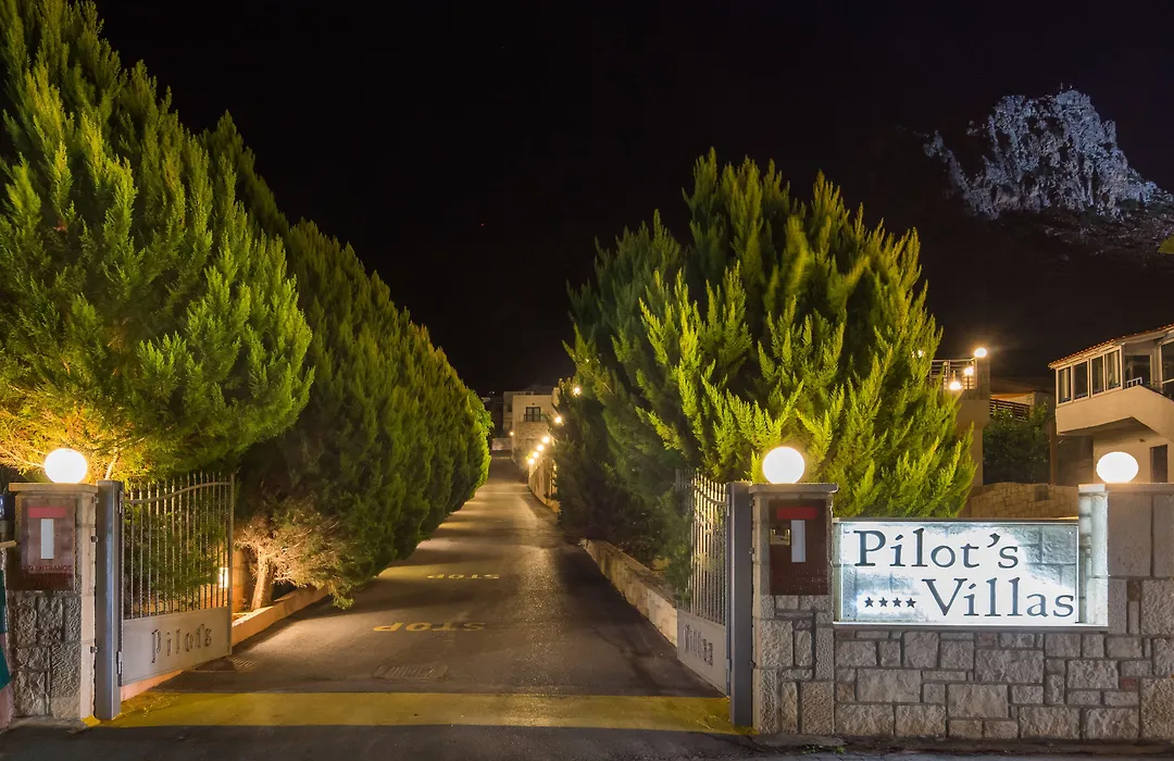 Pilot'S Villas Luxury Suites-1