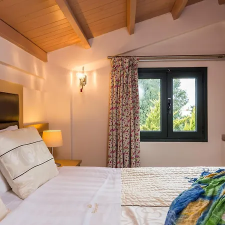 Pilot'S Villas Luxury Suites-3